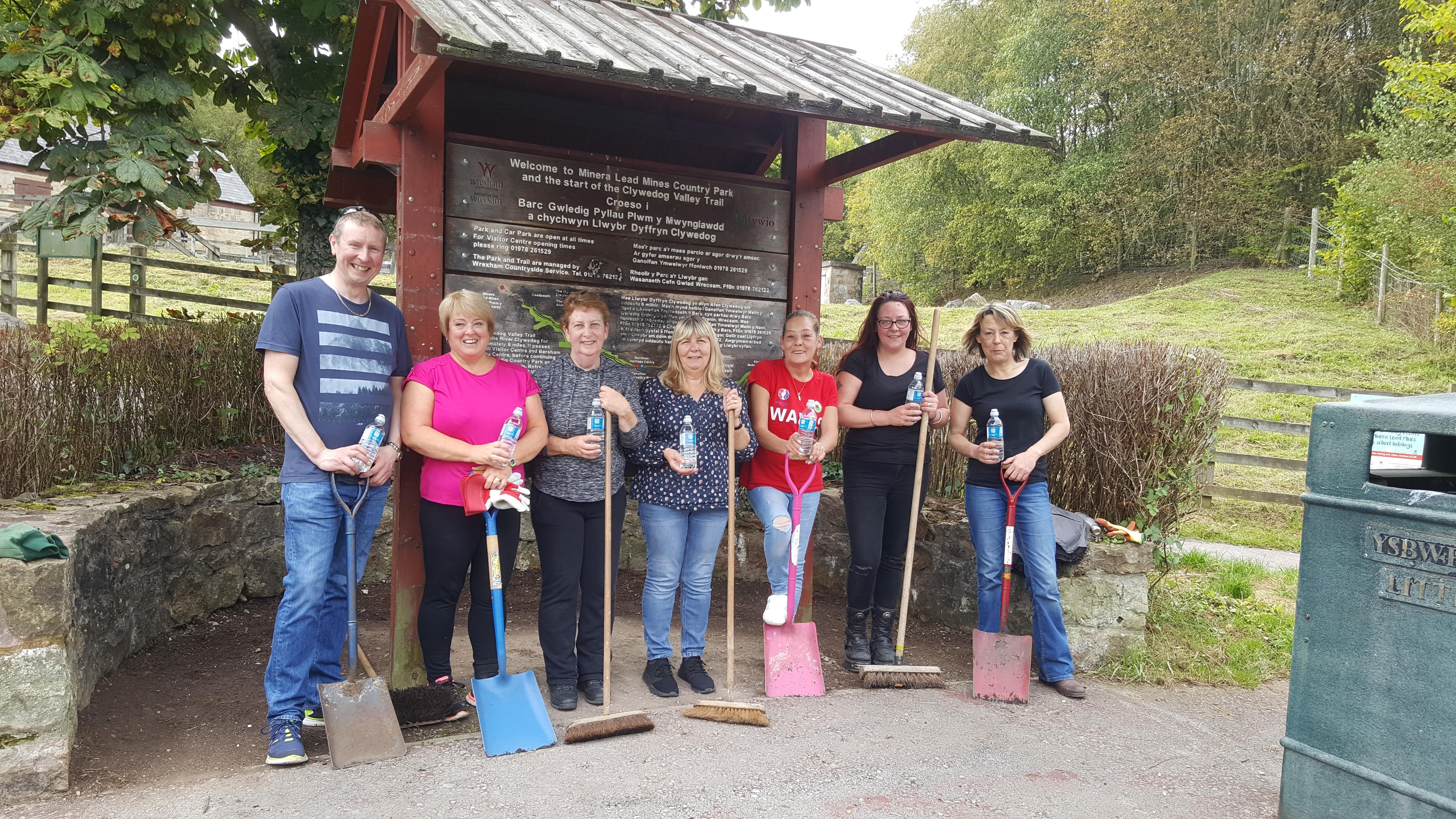 Volunteers at Minera